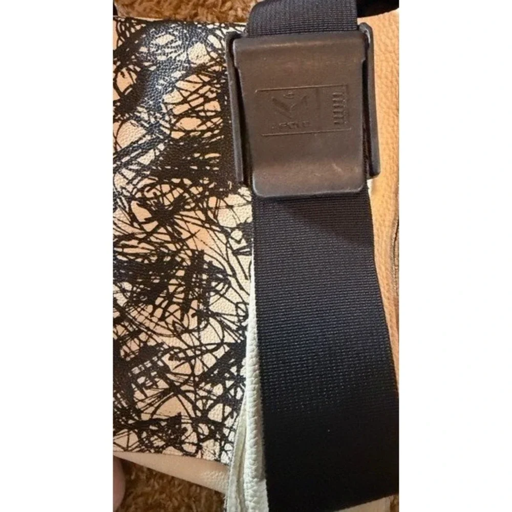 J.Fold Leather Messenger Bag RARE Cream Black Abstract Scribble Crossbody Urban‎